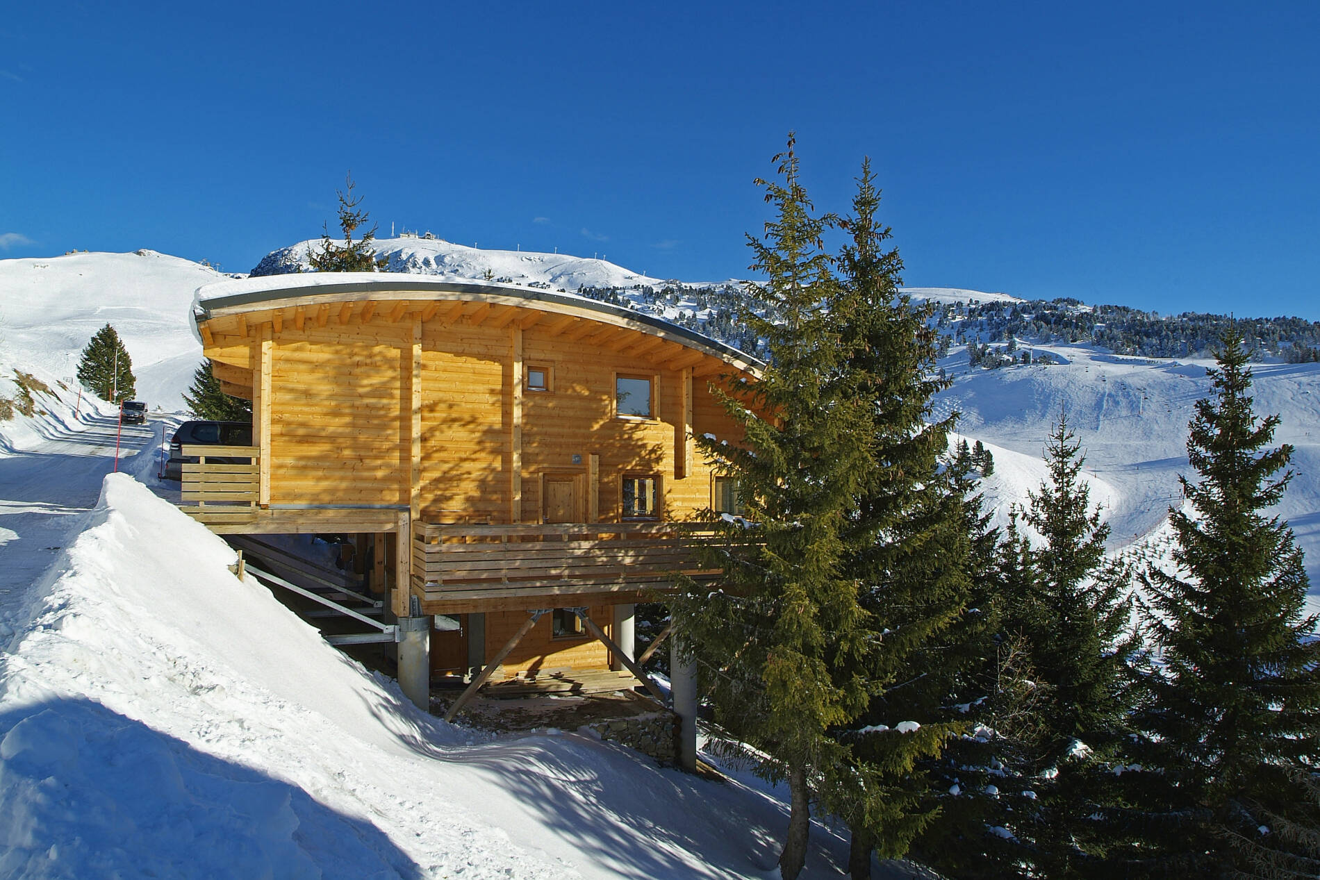 maison Gales ˆ Chamrousse, structure en madriers bois, archi. Yves de PrŽval,"Au fil du bois"'06